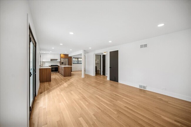 Building Photo - 626 Barberry Rd