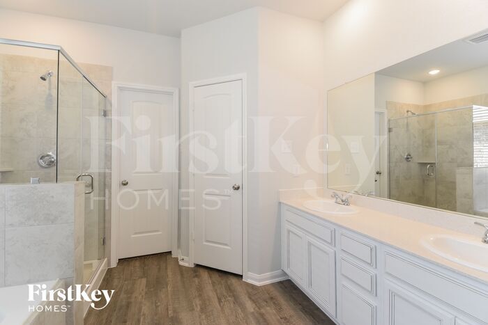 Building Photo - 127 Lk Wy Cir