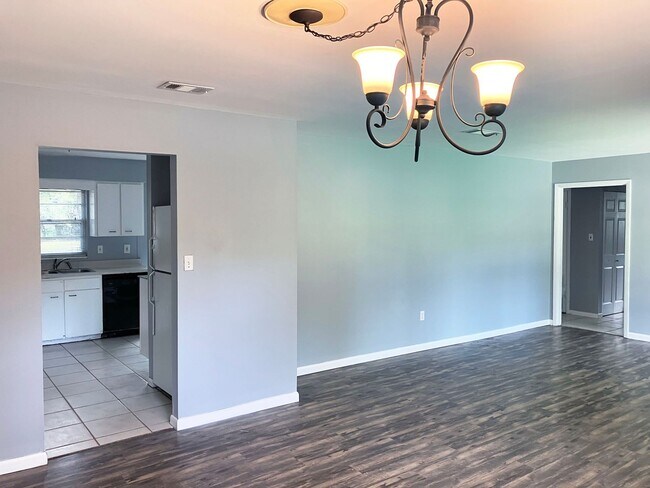 Building Photo - Lovely 3 Bedroom Home in Northwood - Fenced-in Yard