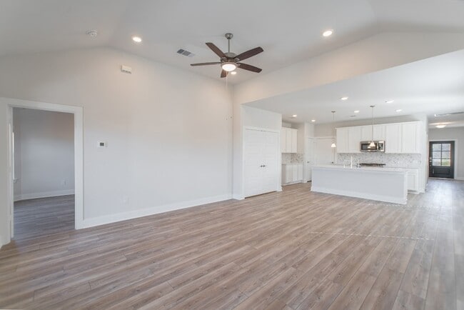 Building Photo - 10627 Whitejacket