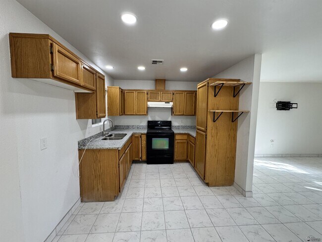 Building Photo - 726 Calle Nueva Vida