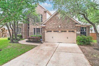 Building Photo - Red Oaks Subdivision / 5 bedrooms, 4 bathr...