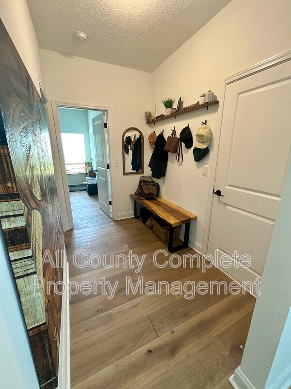 Building Photo - 261 Starnberg Ct