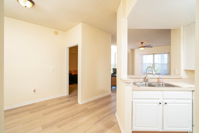 Building Photo - 4010 Grande Vista Blvd