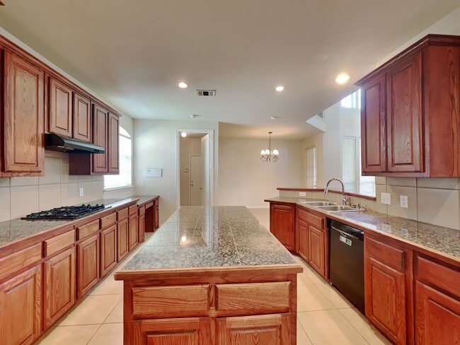 Building Photo - ENCHANTING 5 BEDROOM IN FRISCO!