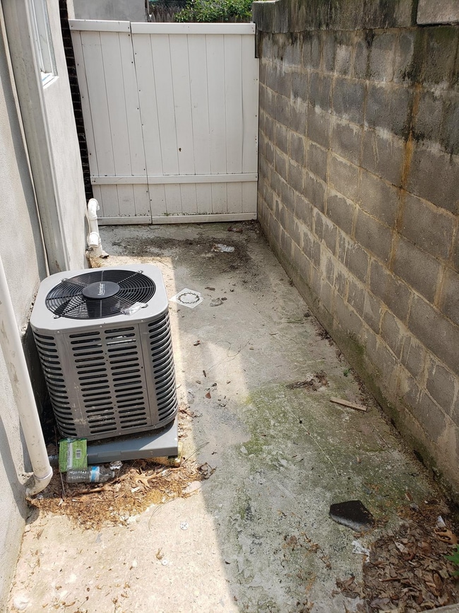 Building Photo - 2116 Hope St