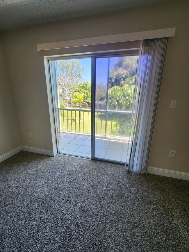 Building Photo - Prime Location for a great price!