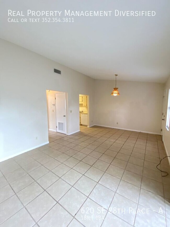 Building Photo - 620 SE 28th Pl