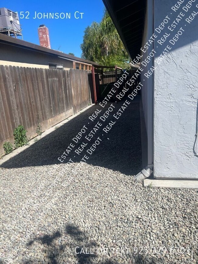 Building Photo - 1152 Johnson Ct