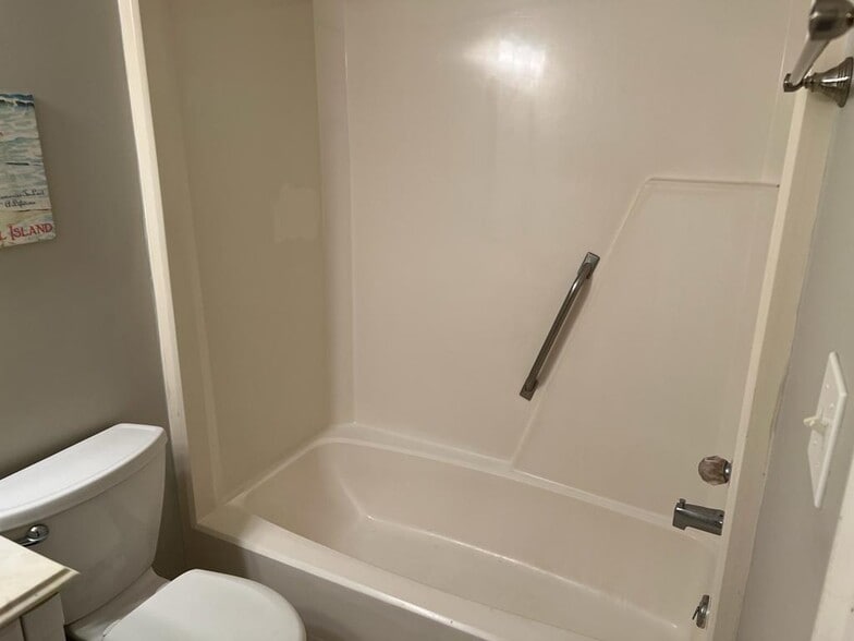Full Bathroom With Toilet And Tub - 1204 Benna Dr
