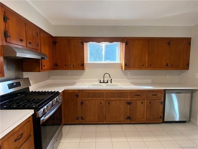 Building Photo - 18 Mountain Rd