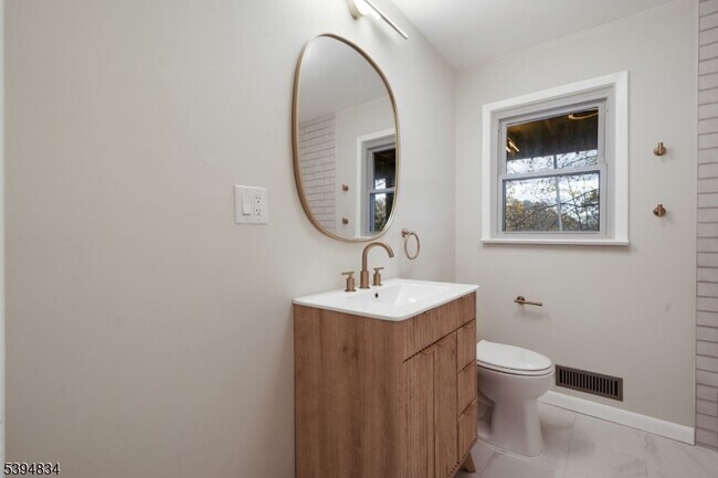 Building Photo - 76 Mt Kemble Ave