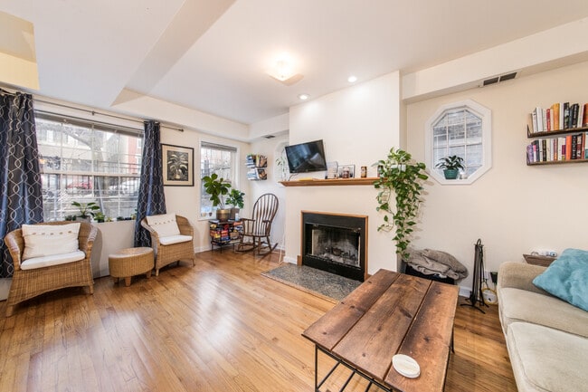 Building Photo - 1249 N Cleaver St