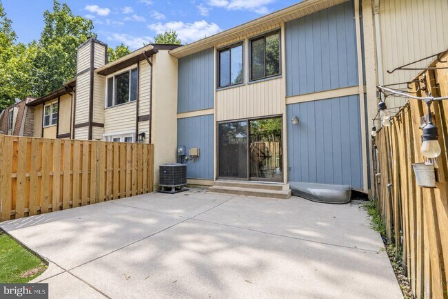 Building Photo - 6049 Forrest Hollow Ln