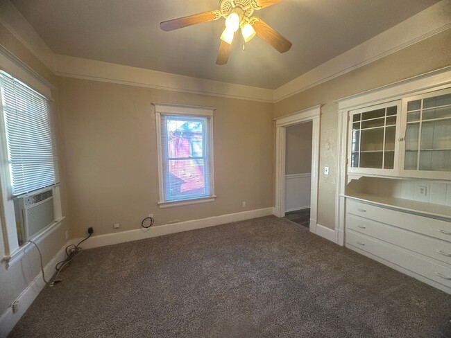 Building Photo - Updated 2 Bedroom with Office and Yard in the Heart of Midtown