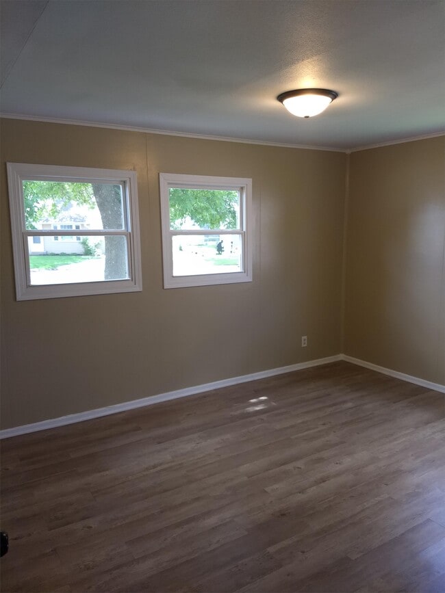 Building Photo - 1944 Elm St