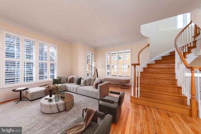 Building Photo - 1308 McLean Crest Ct