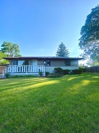 Building Photo - 817 Hiawatha Dr