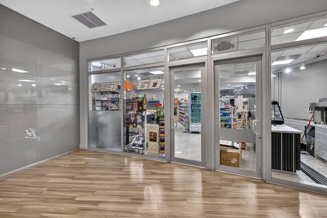 Building Photo - 1750 N Bayshore Dr