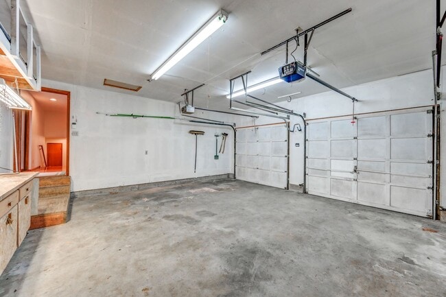 Building Photo - Great Home Tucked Away in Mirrormont on Tiger Mountain