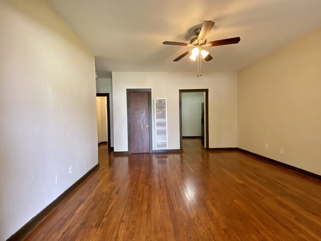 Building Photo - 126 S Krueger Ave