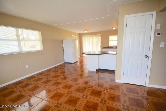 Building Photo - 2913 Rosemarie Dr