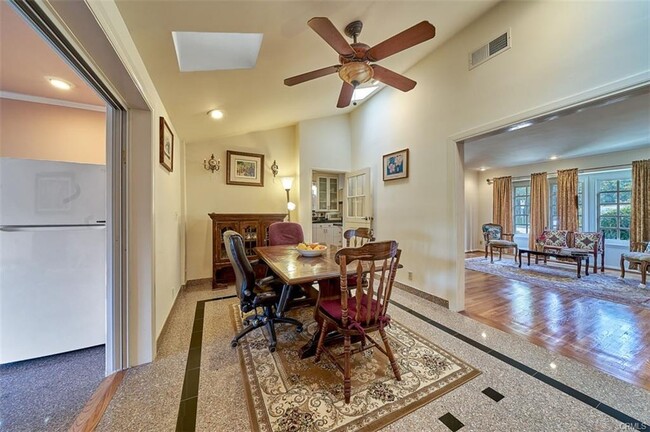 Primary Photo - 433 S Bundy Dr