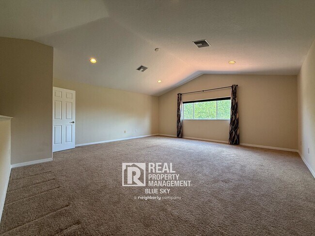 Building Photo - Executive Home with Custom Finishes in Gat...