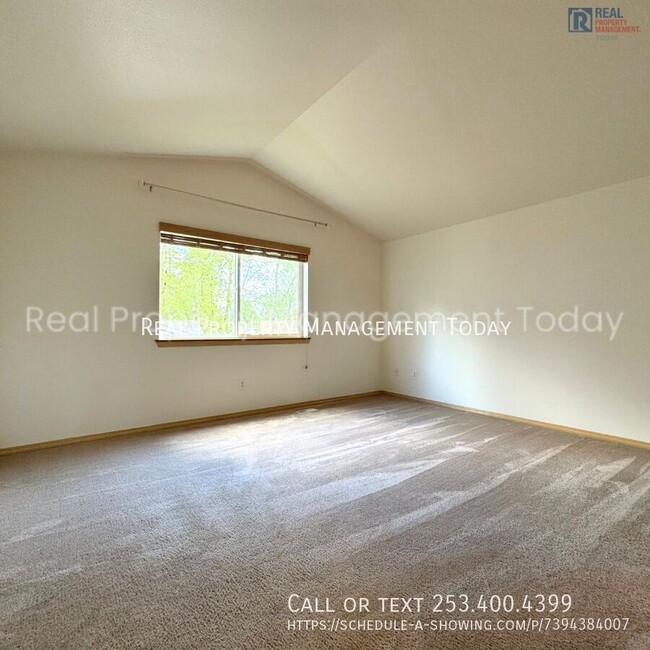 Building Photo - 15117 67th Ave E