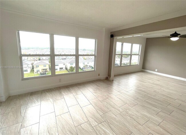 Building Photo - 1101 Crystal Lake Dr