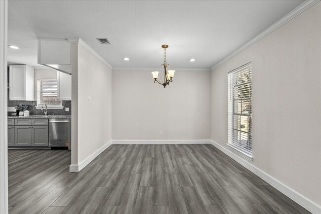 Building Photo - 15514 Diana Ln