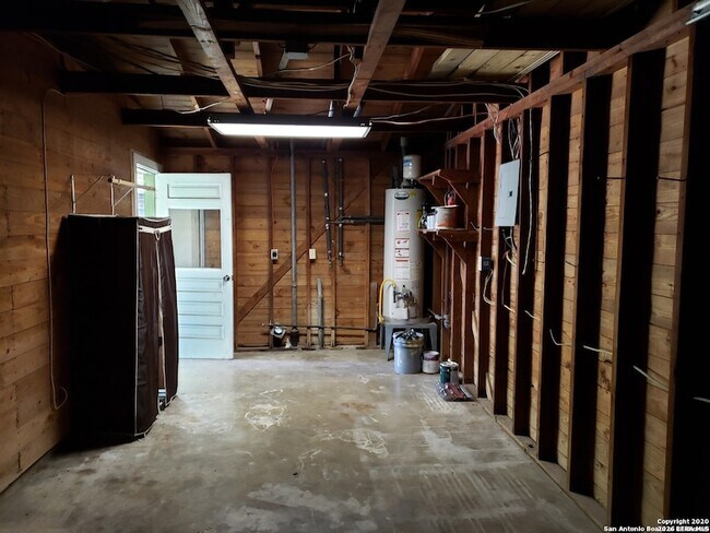Building Photo - 514 Adrian Dr