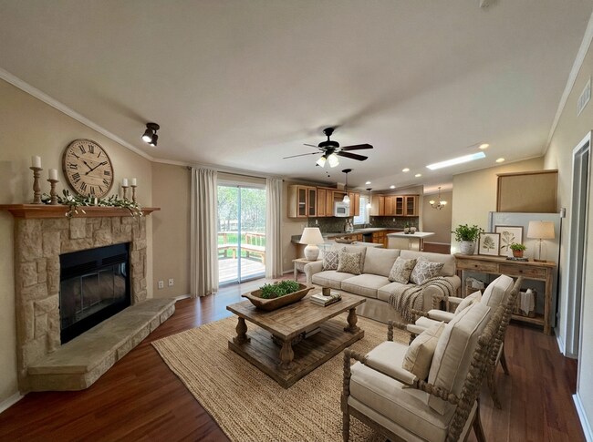 Building Photo - Spacious 4BD/3BA Home in Adkins with Chef's Kitchen & Dual Walk-In Closets!