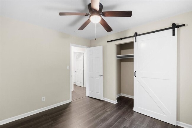 Building Photo - 932 Summer Dr