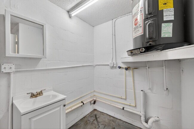 Building Photo - Beautiful 2 Bedroom, 2 Bathroom, 1 Car Garage home for rent.