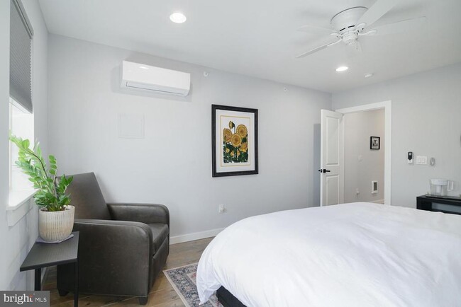 Building Photo - 1940 N Orianna St