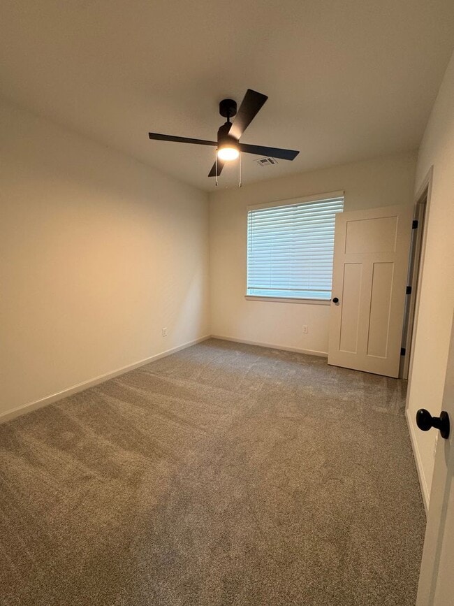 Building Photo - 3 Bed | 2 Bath Luxury Duplex | Move-in pro...