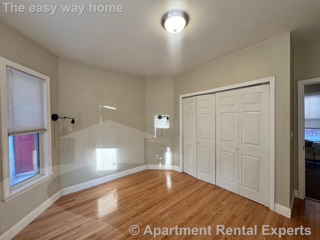 Building Photo - 115 Elm St