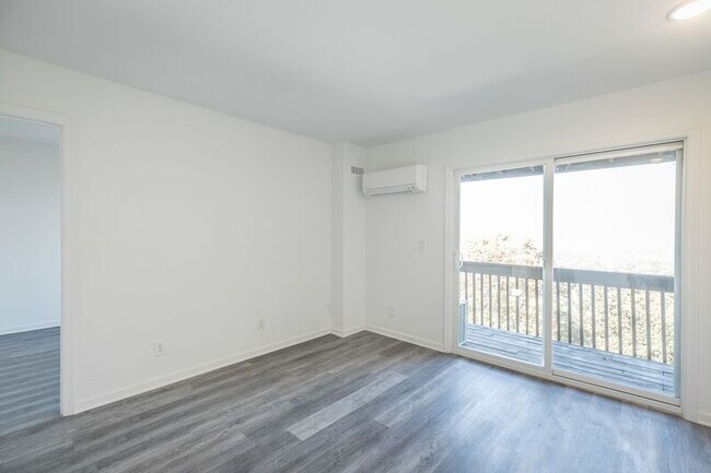 Building Photo - 73 Shallowford Rd