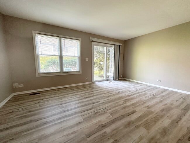 Building Photo - 2543 Prairieview Ln S