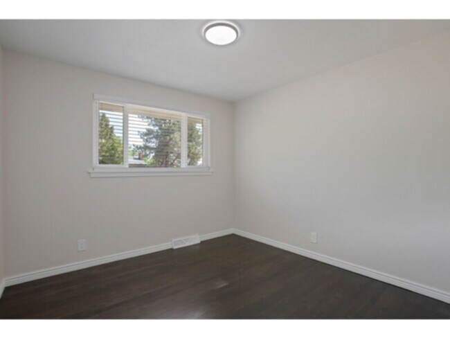Building Photo - 2904 W Chenango Ave