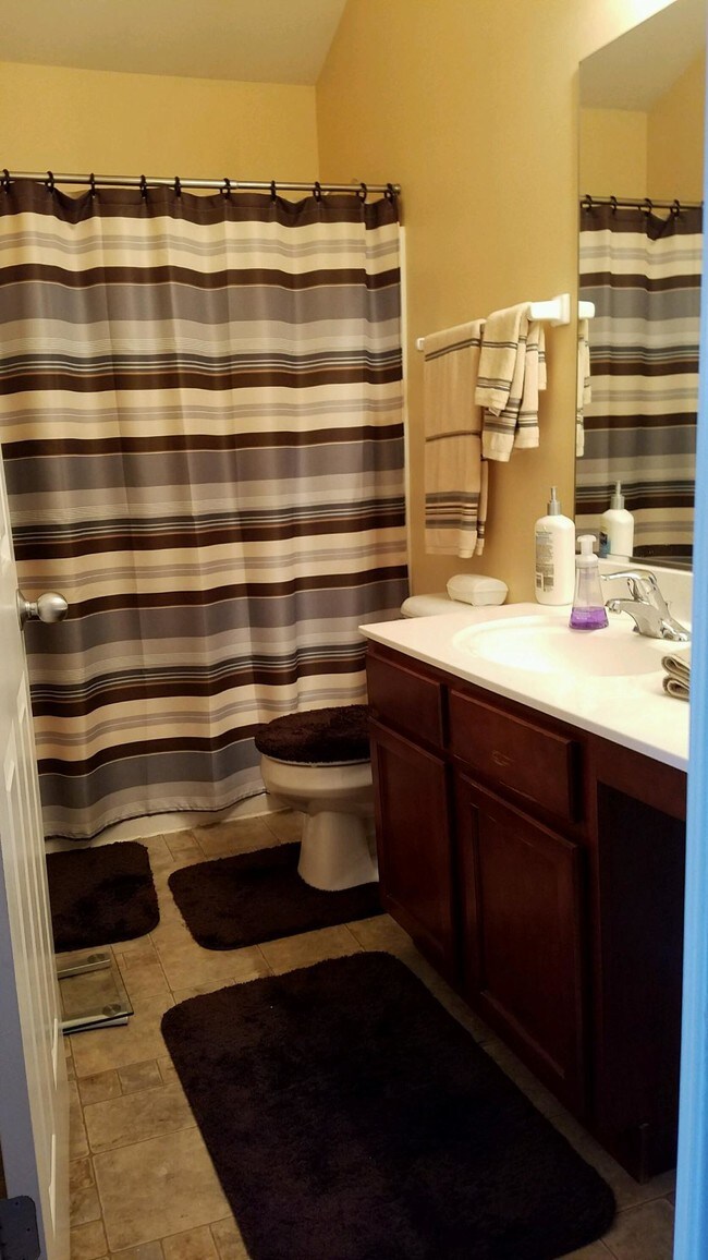 Building Photo - 1401 Millbrook Dr