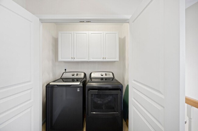 Building Photo - 5543 Botanical Dr