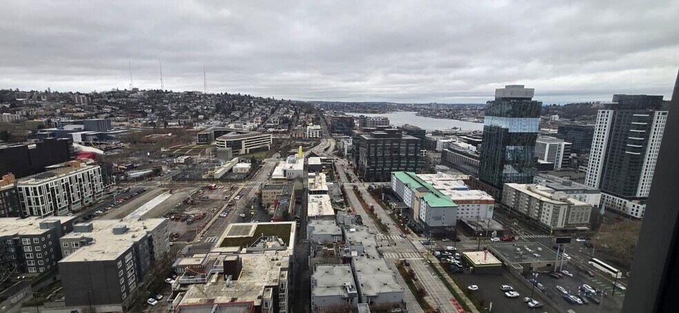 Building Photo - 2510 6th Ave