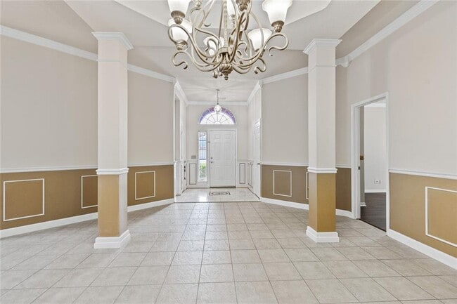 Building Photo - 10115 Willow Crossing Dr