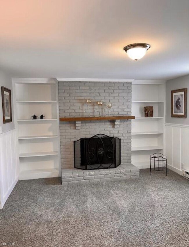 1 br, 1 bath Duplex 401 N Greenville St 401 N Greenville St