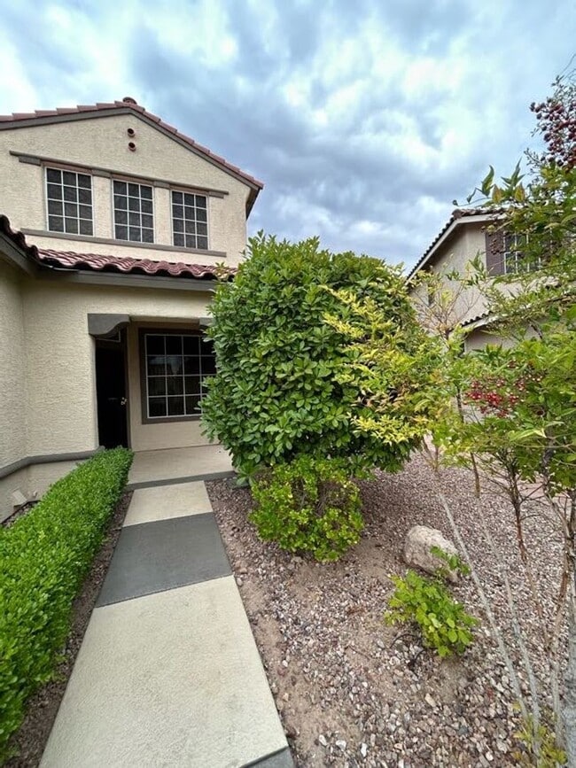 Primary Photo - A Fabulous 3 Bedroom Home in Seven Hills