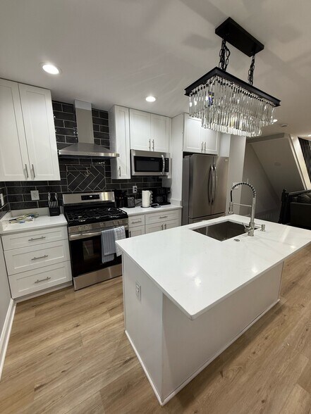 Building Photo - 2317 Barclay St