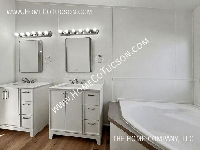 Building Photo - 5717 S Stewart Blvd