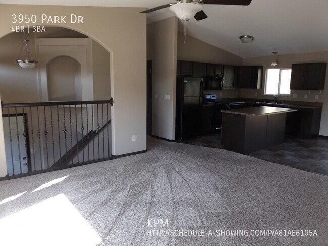 Building Photo - 3950 Park Dr